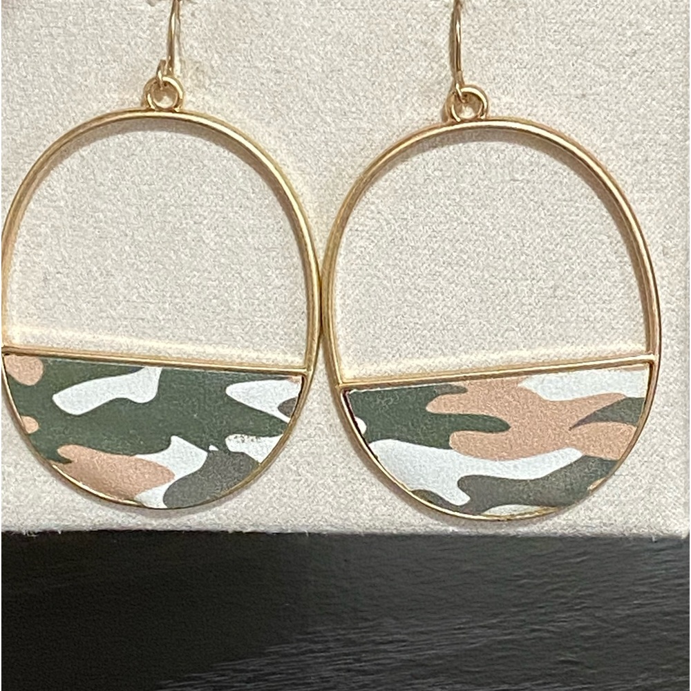 🎉❤️ The Delta Camo Hoop Dangle Earrings
